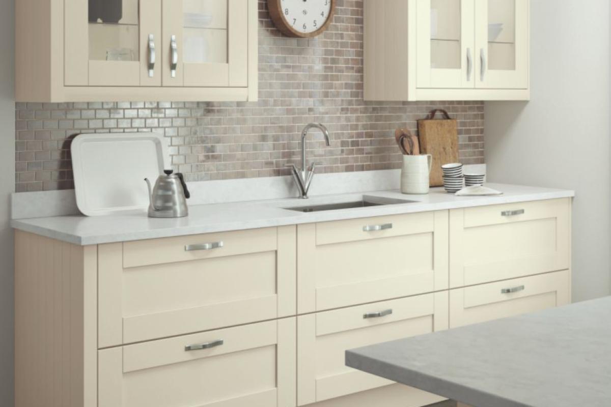 Standard vs Made-to-Measure Kitchen Doors: Which Is Right for You?