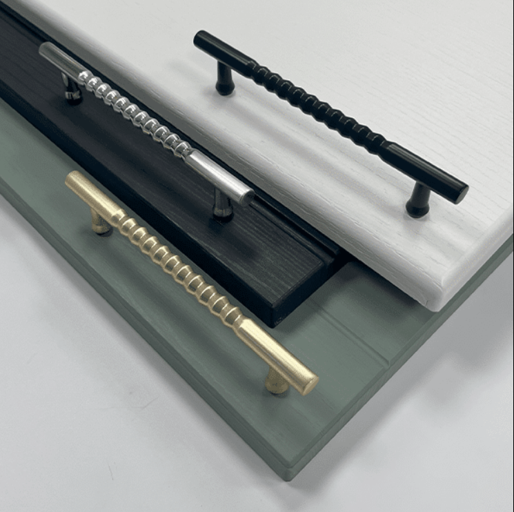 Brixworth Ribbed Bar Handle - 128 mm hole centre